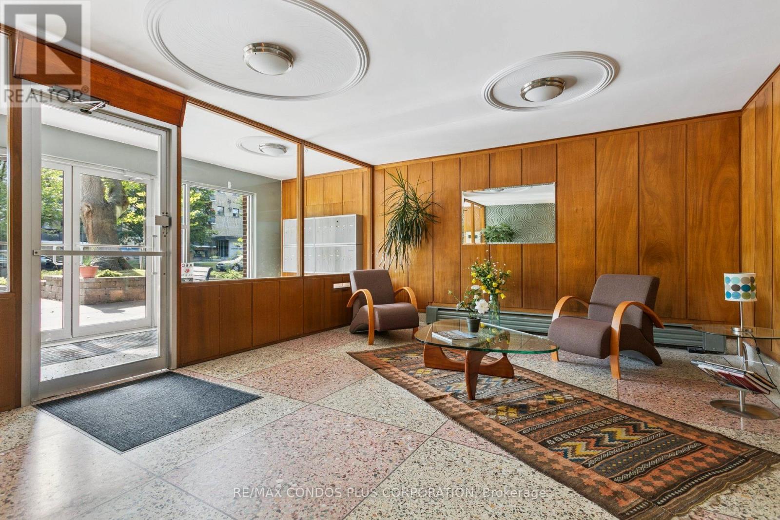 101 - 185 STEPHEN DRIVE W