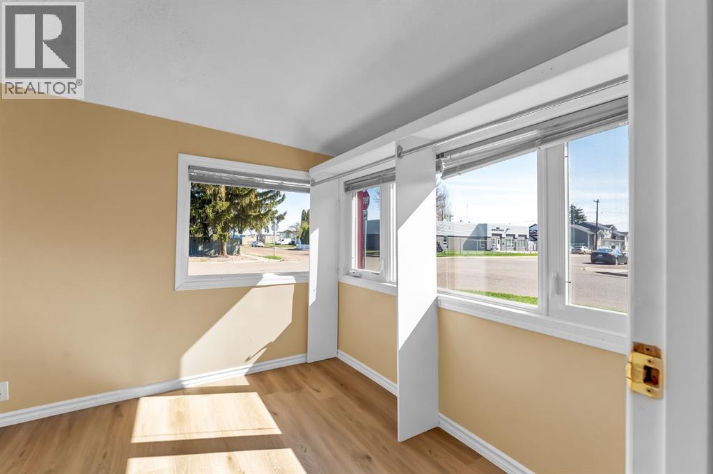 25 4 Street NE