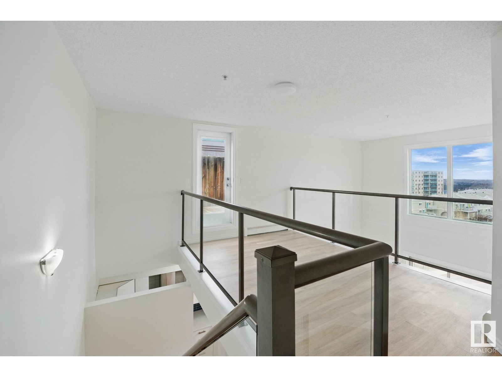 #407 10118 95 ST NW