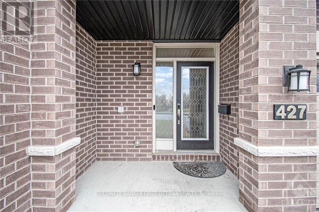 427 RAINROCK CRESCENT