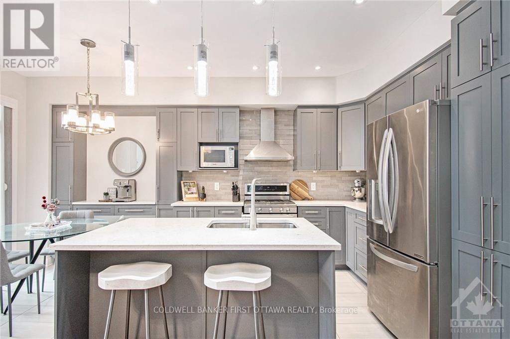 427 RAINROCK CRESCENT