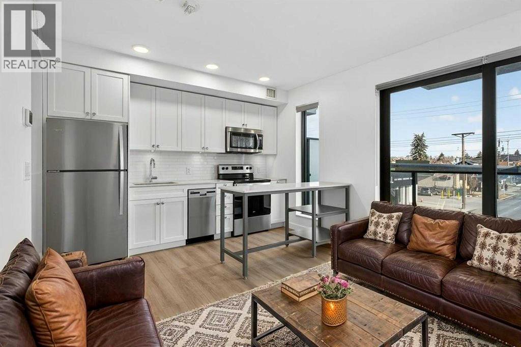 206, 123 4 Street NE