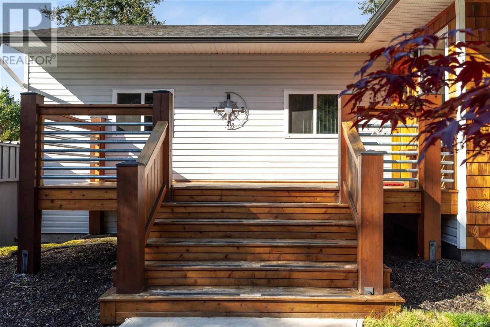 2459 Armstrong Cres