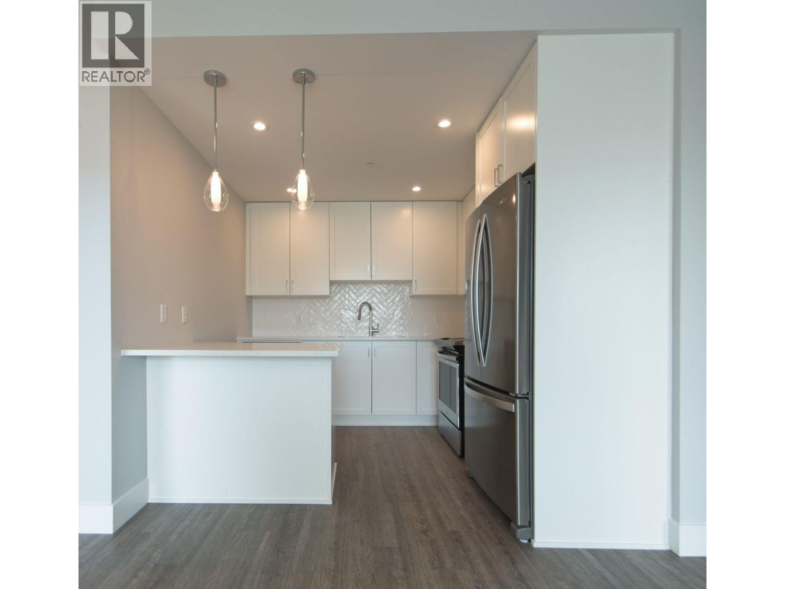 4607 2180 KELLY AVENUE