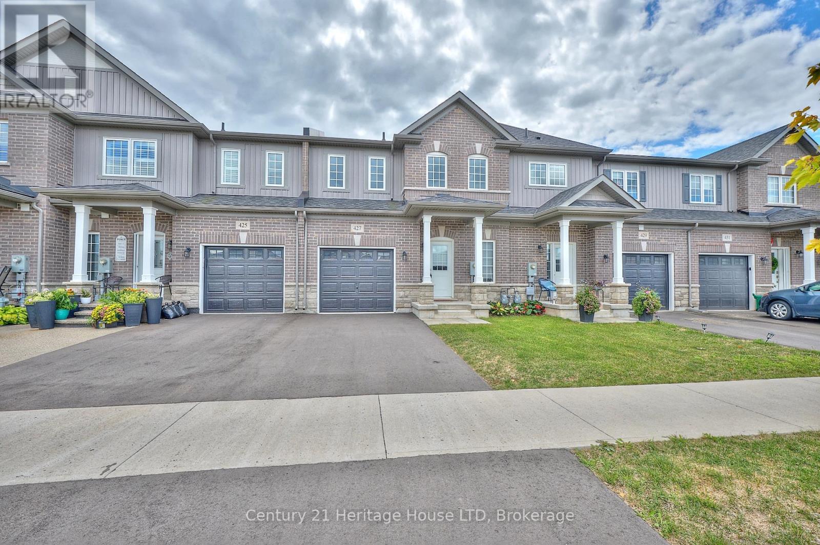 427 WILLIAMS CRESCENT