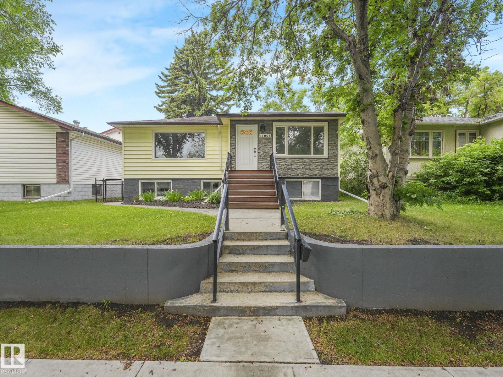 11908 52 ST NW