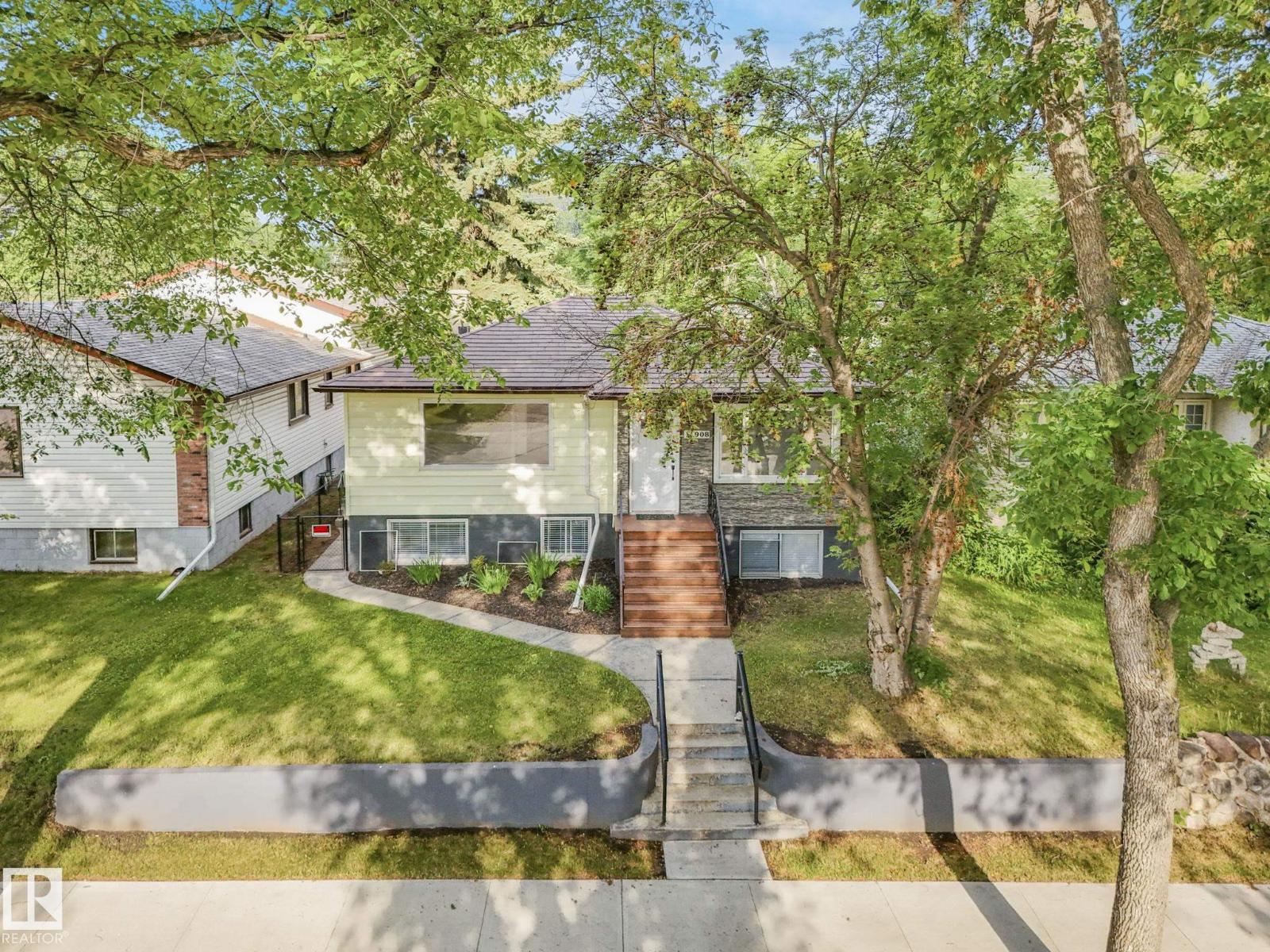 11908 52 ST NW