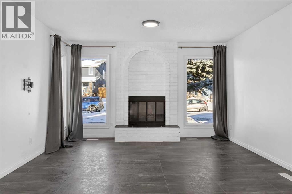 33 Sunhurst Crescent SE