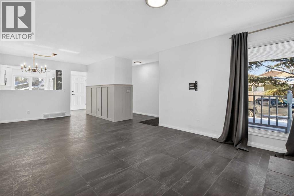 33 Sunhurst Crescent SE