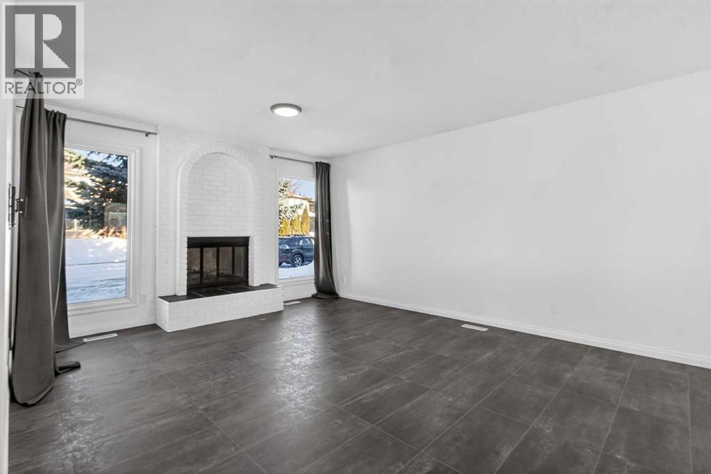 33 Sunhurst Crescent SE