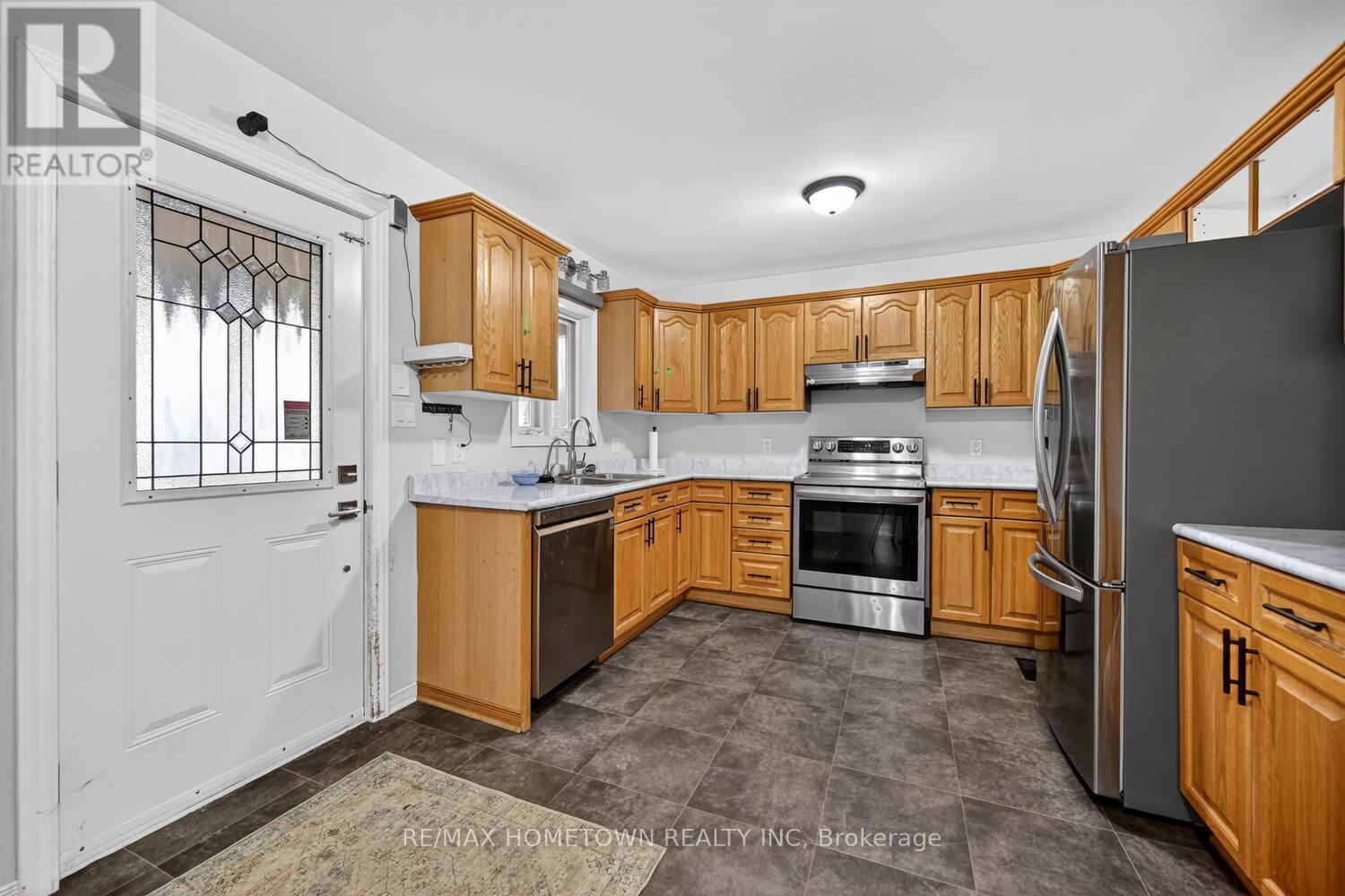 2178 DUNDAS STREET E