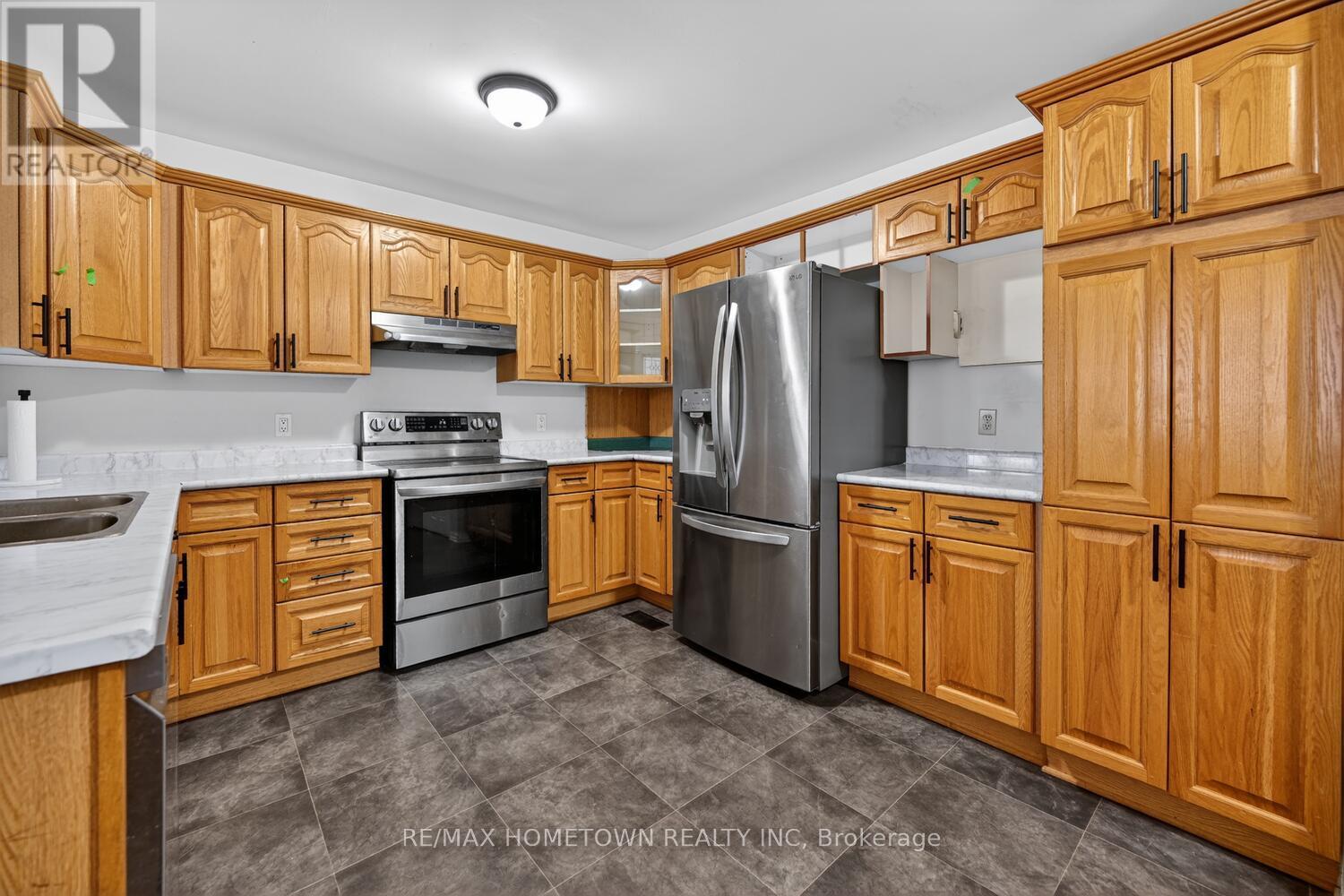 2178 DUNDAS STREET E