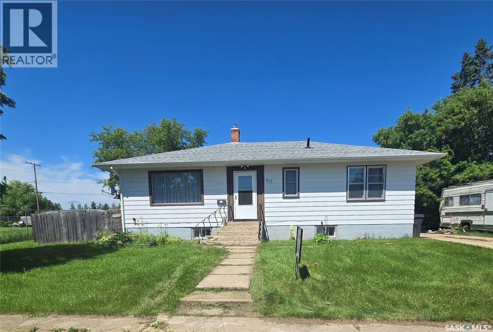 Photo 1 of 31 — 313 2nd AVENUE E, Blaine Lake, SK S0J0J0