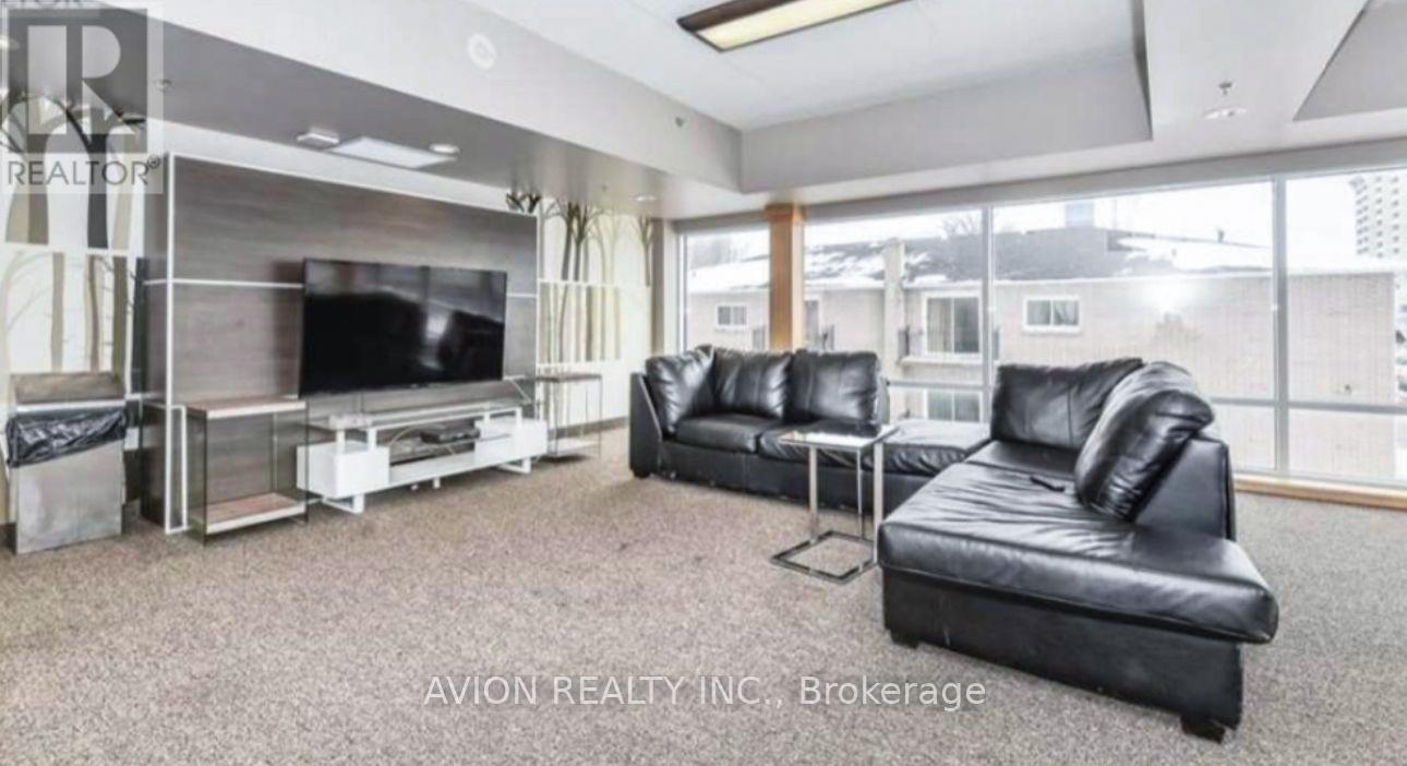 806 - 8 HICKORY STREET W