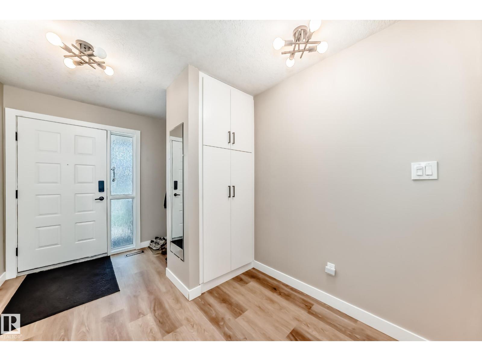 10822 11 AV NW