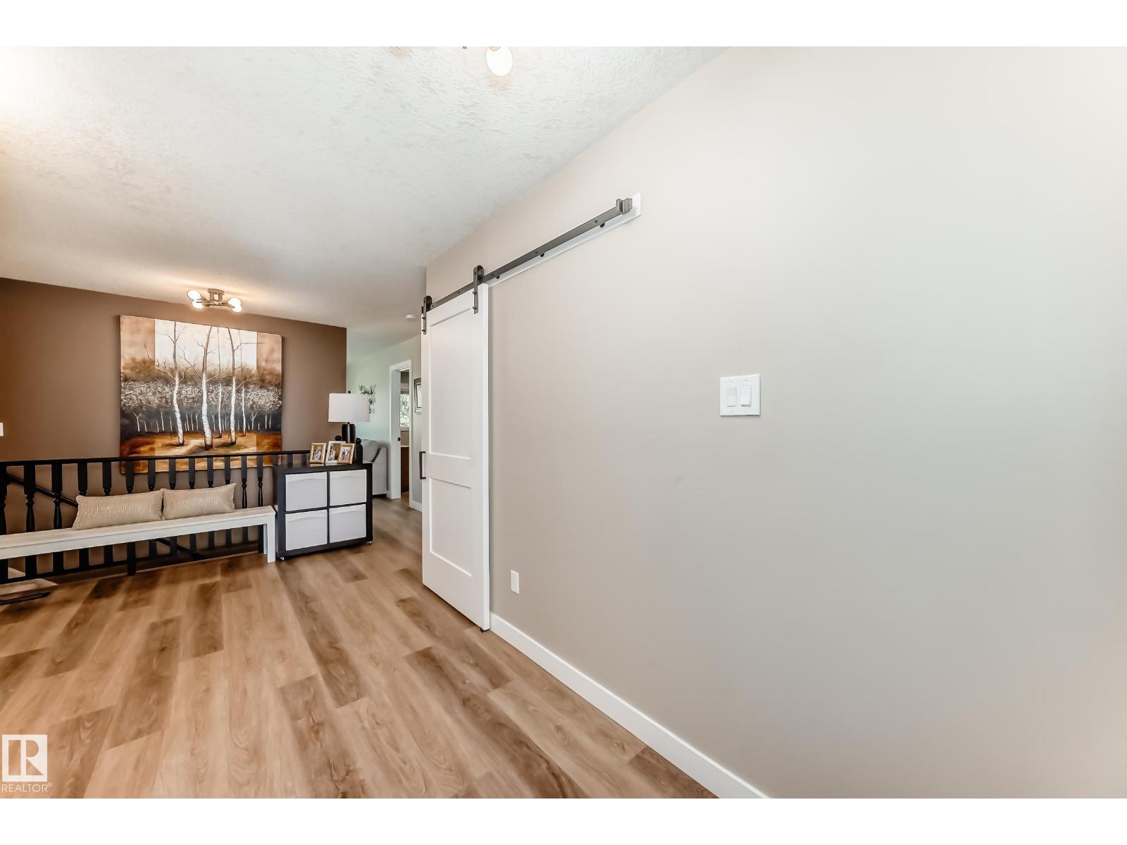 10822 11 AV NW
