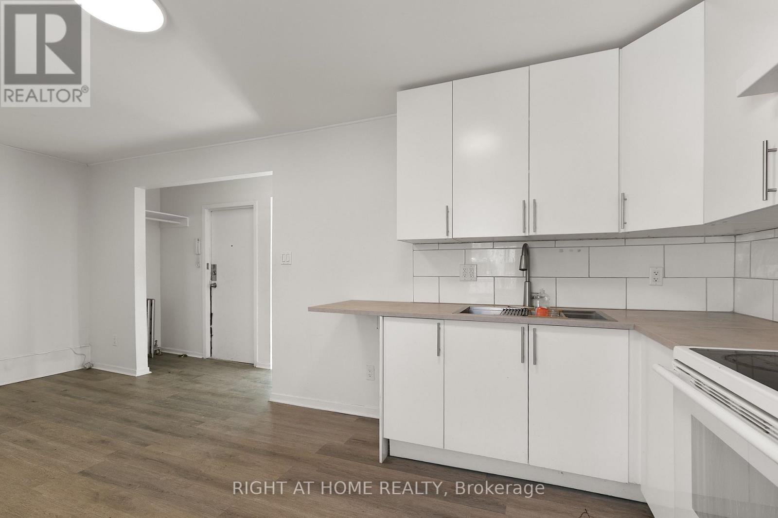 #3 - 639 SOMERSET STREET W