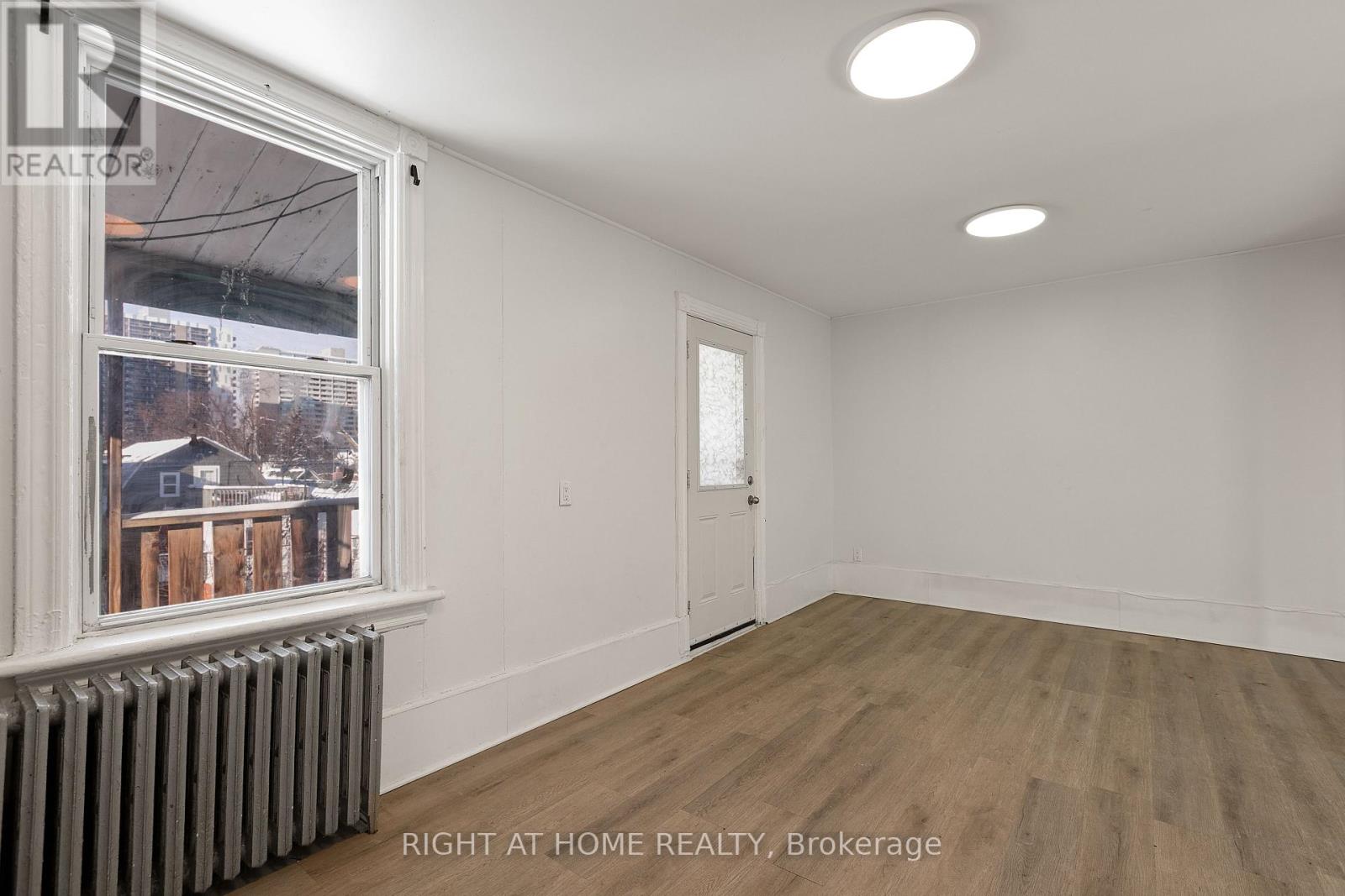 #3 - 639 SOMERSET STREET W