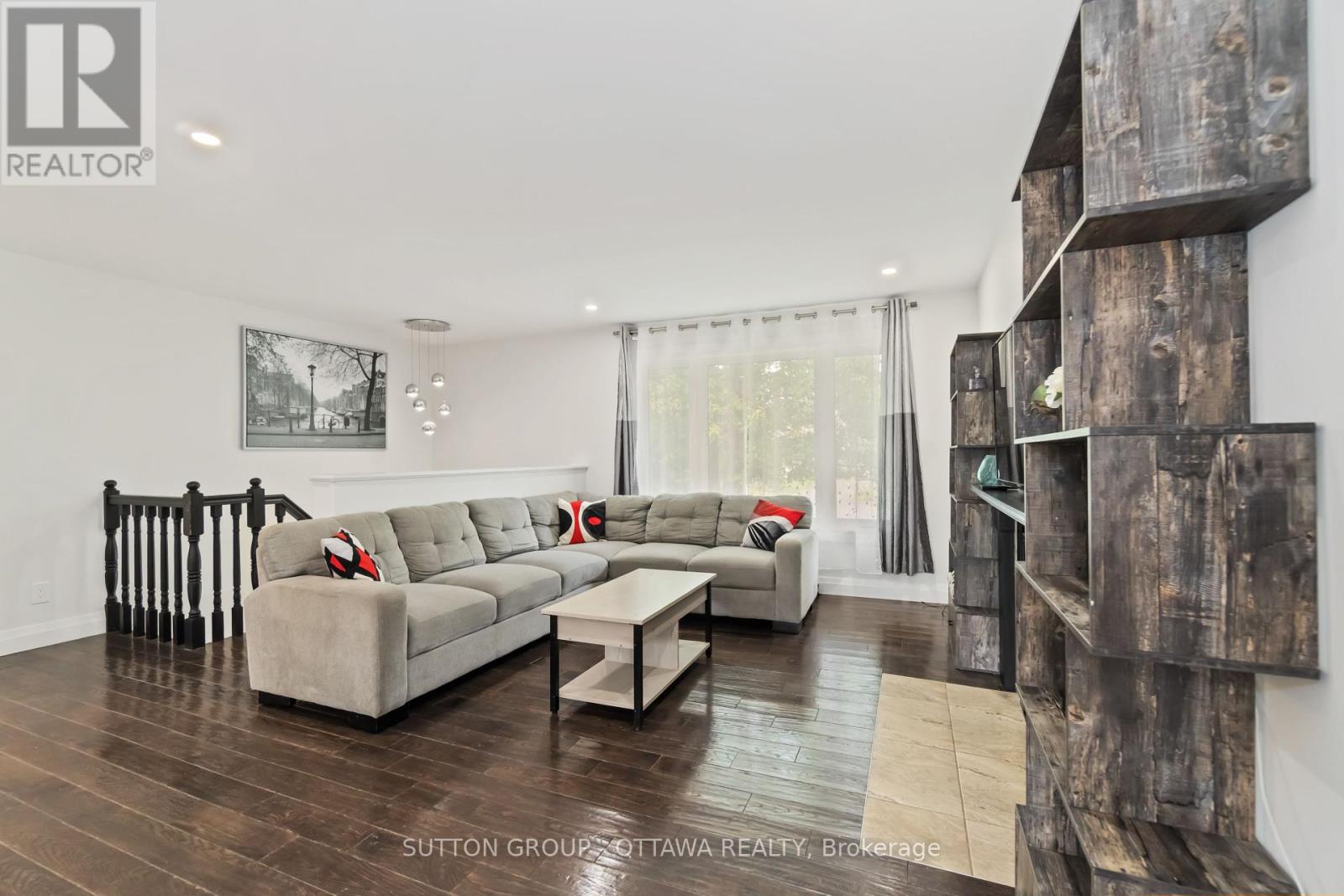220 AGATHE STREET
