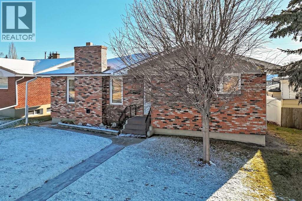 2119 Mackid Crescent NE