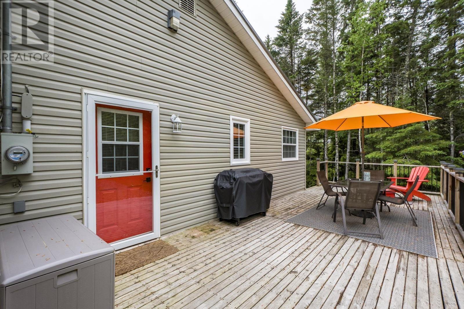 303 Hemlock Loop