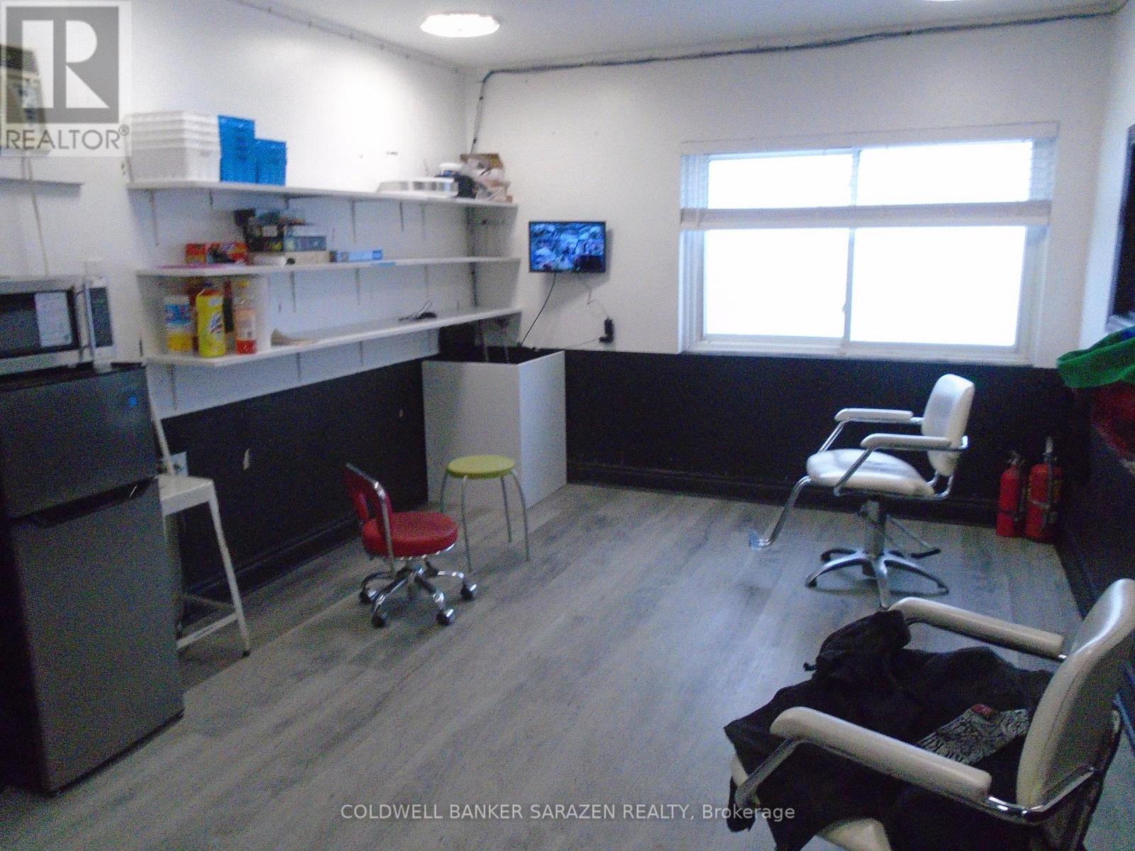 908 ST LAURENT BOULEVARD S