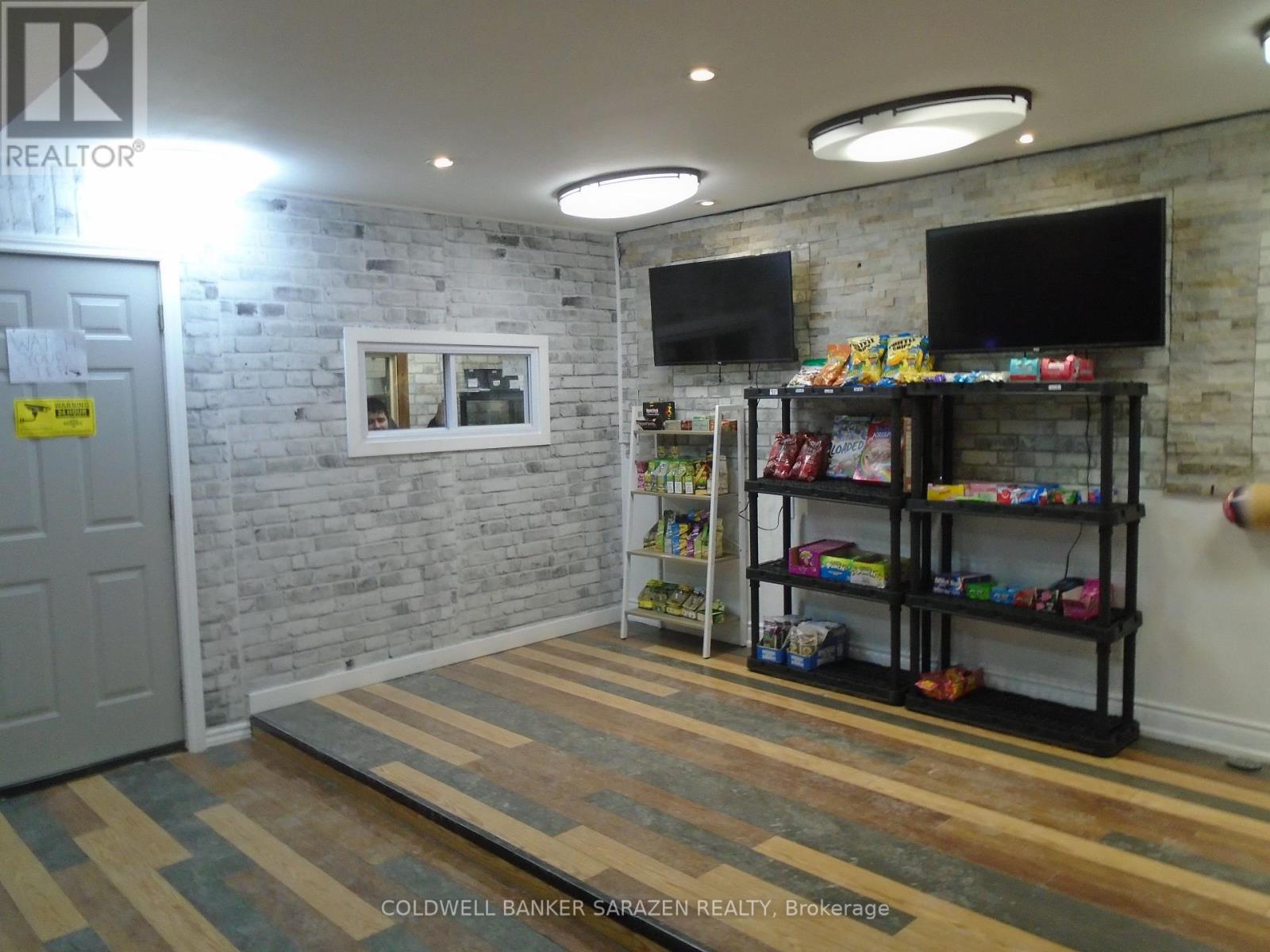 908 ST LAURENT BOULEVARD S