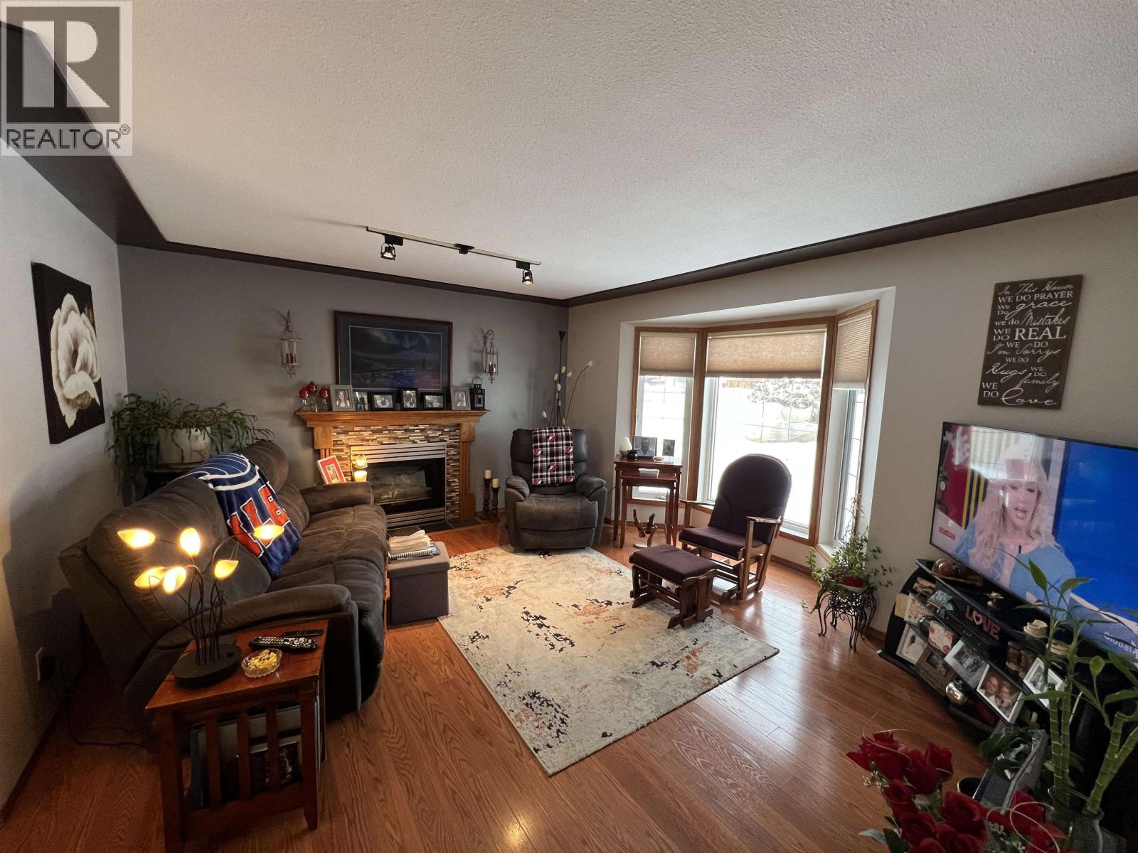 5323 MOUNTAINVIEW DRIVE