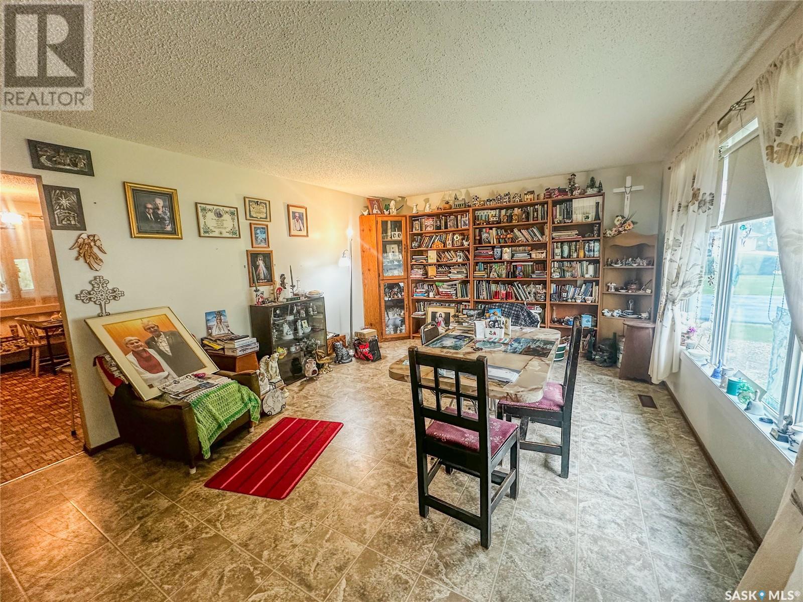 448 Westview CRESCENT
