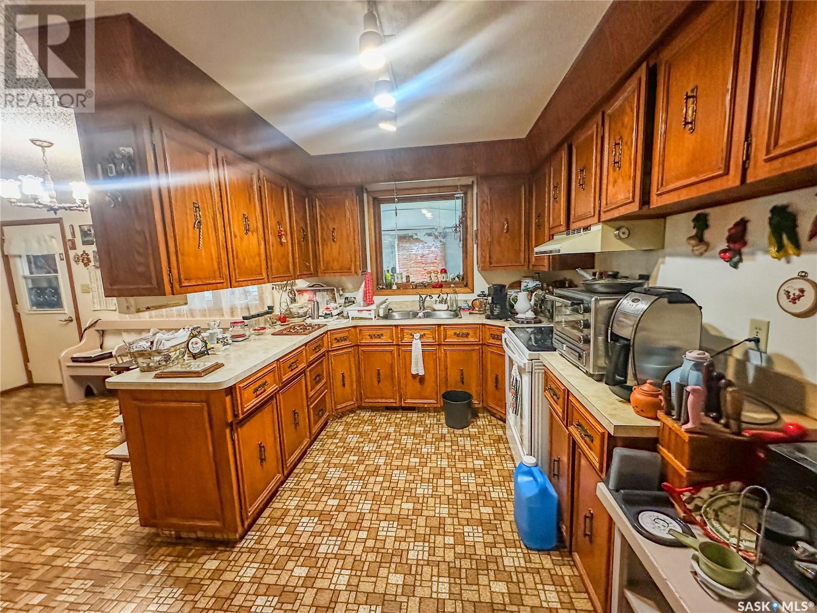 448 Westview CRESCENT