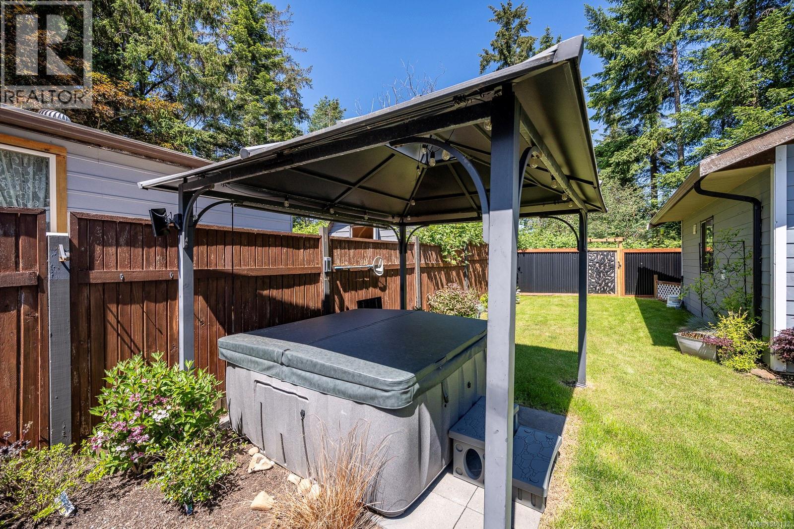 2102 Stadacona Dr