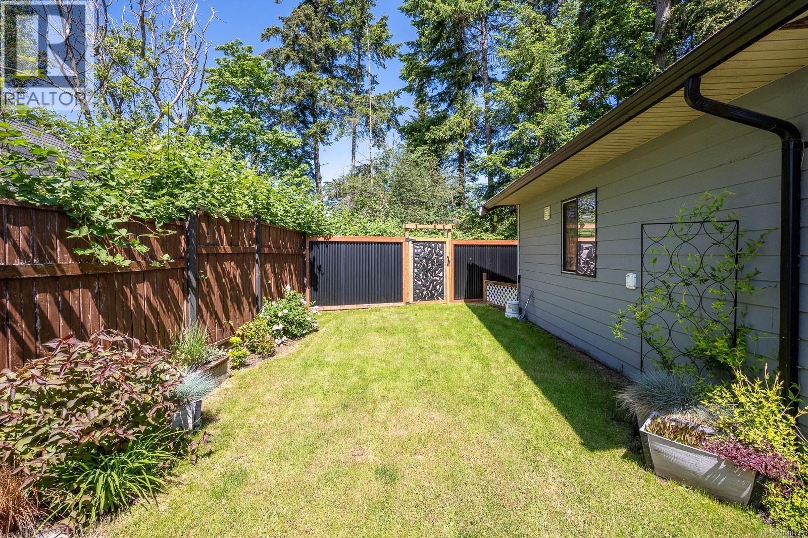 2102 Stadacona Dr