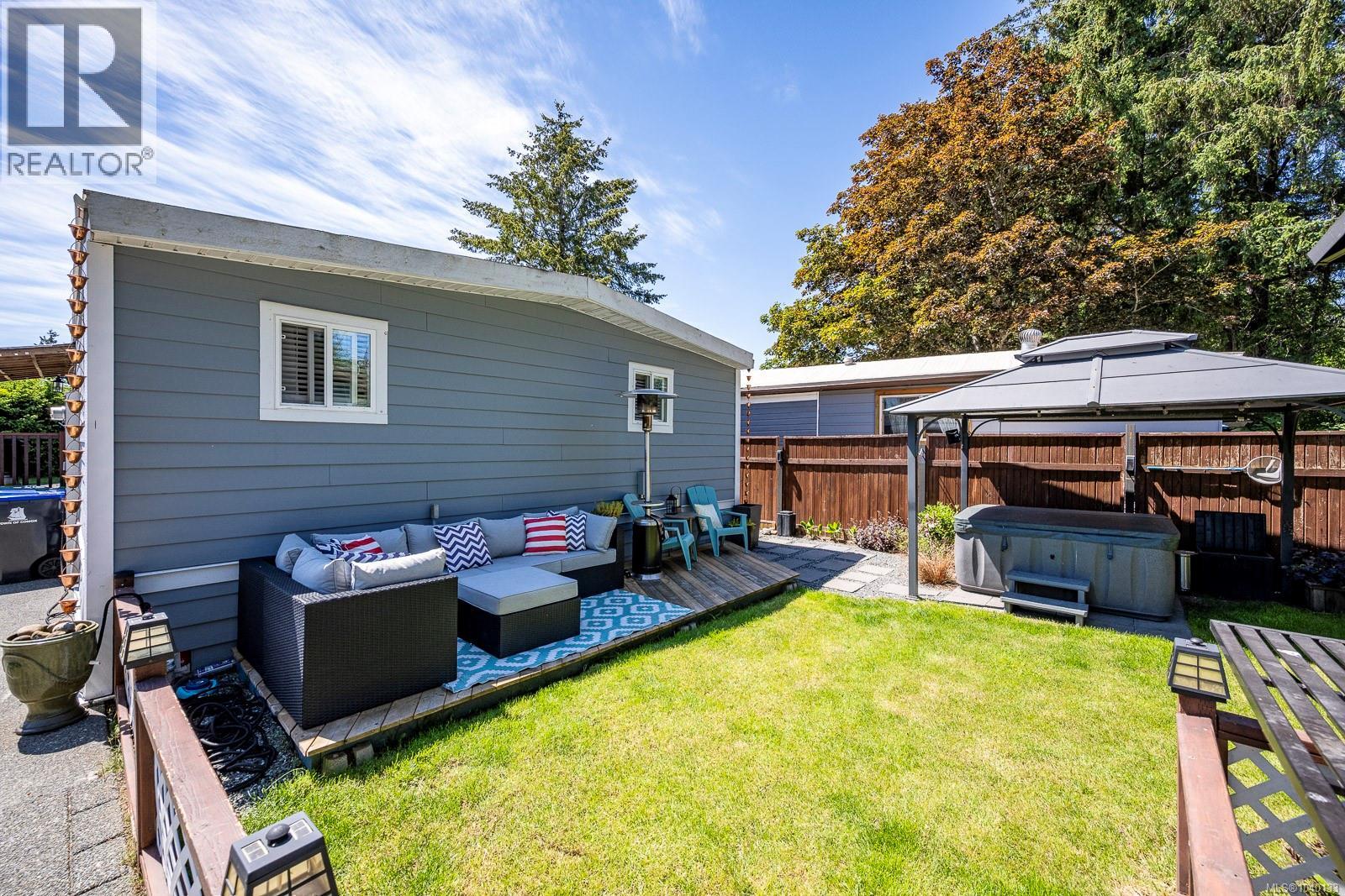 2102 Stadacona Dr
