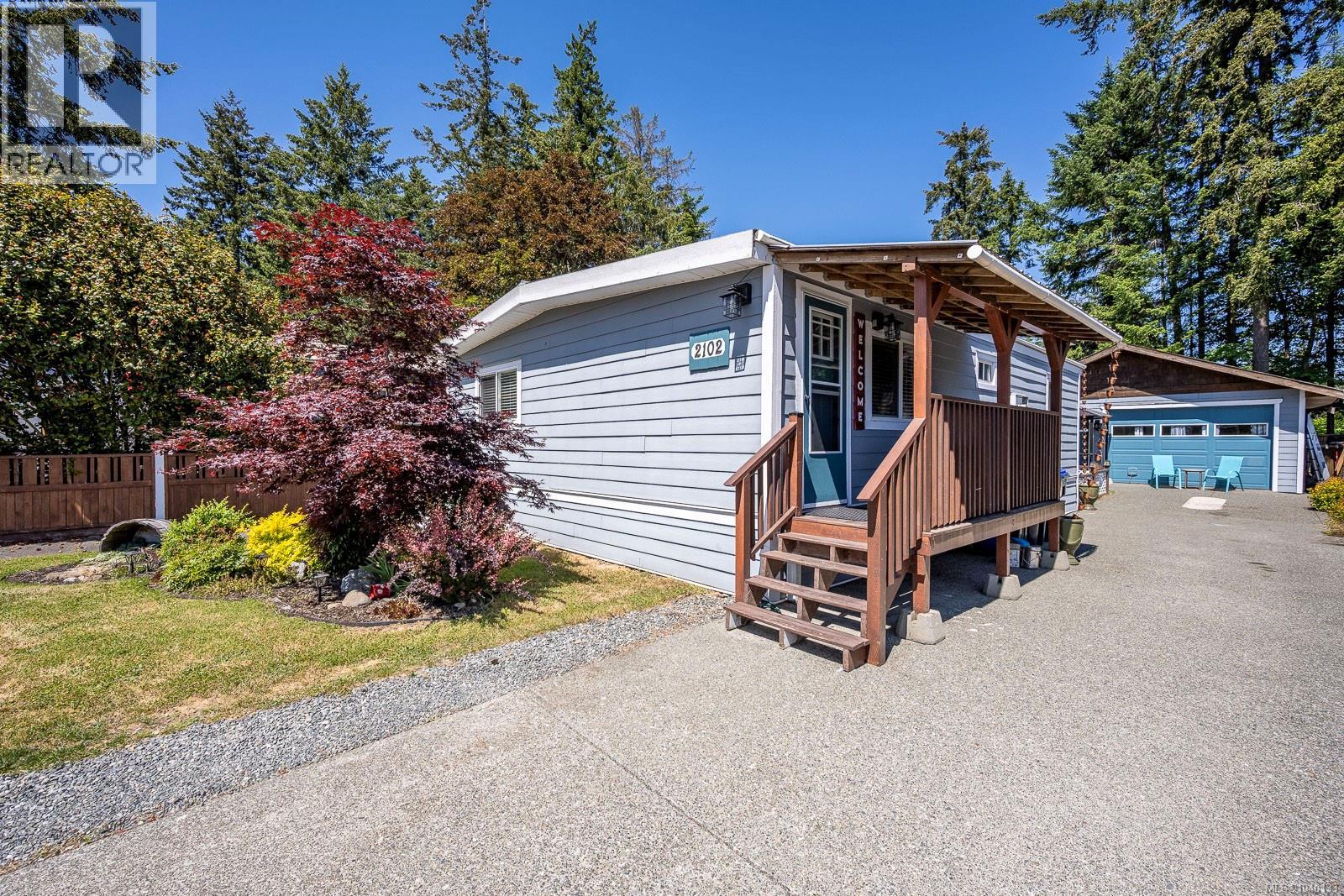 2102 Stadacona Dr