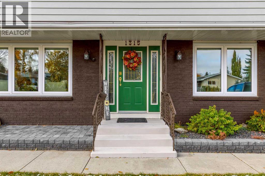 1315 Lake Michigan Crescent SE