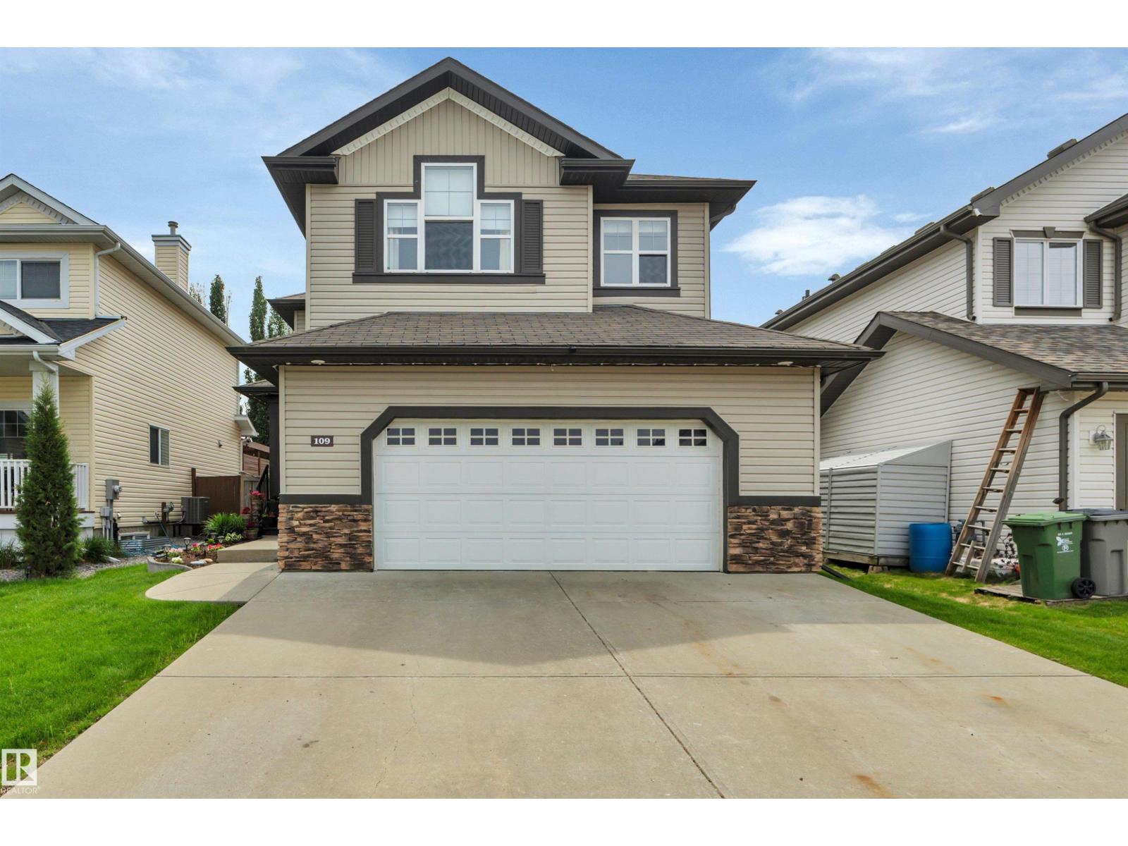 109 BAIE MASSON ST