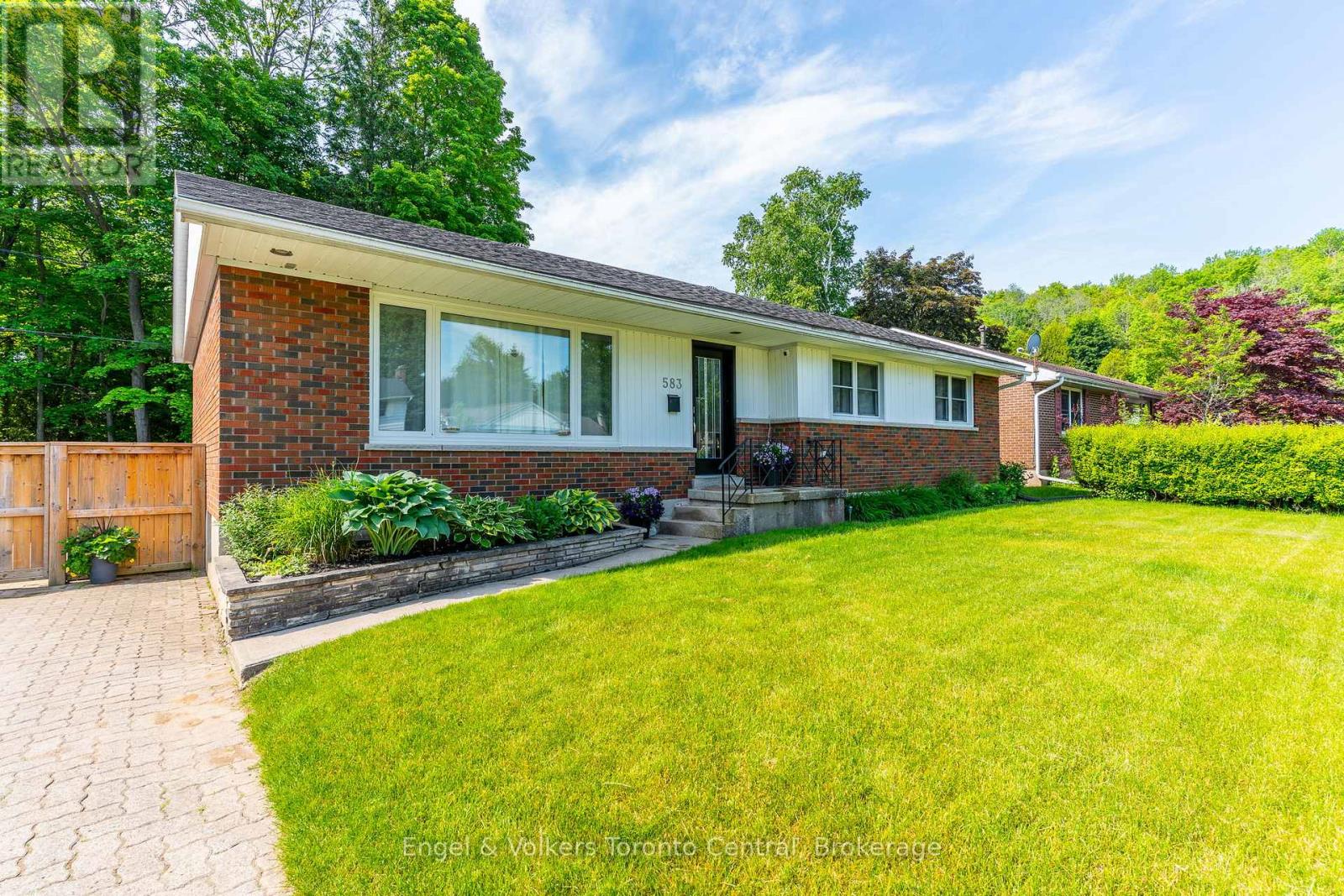 583 6TH STREET W