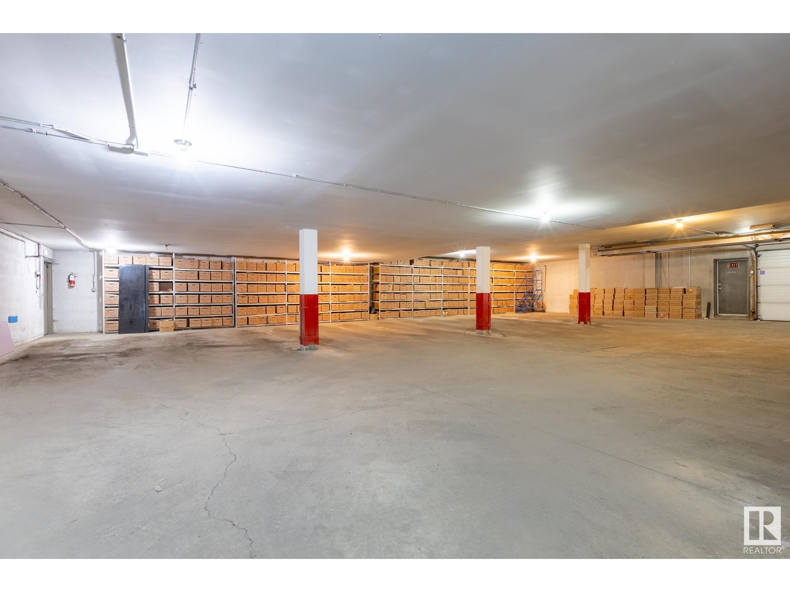 7712 104 ST NW