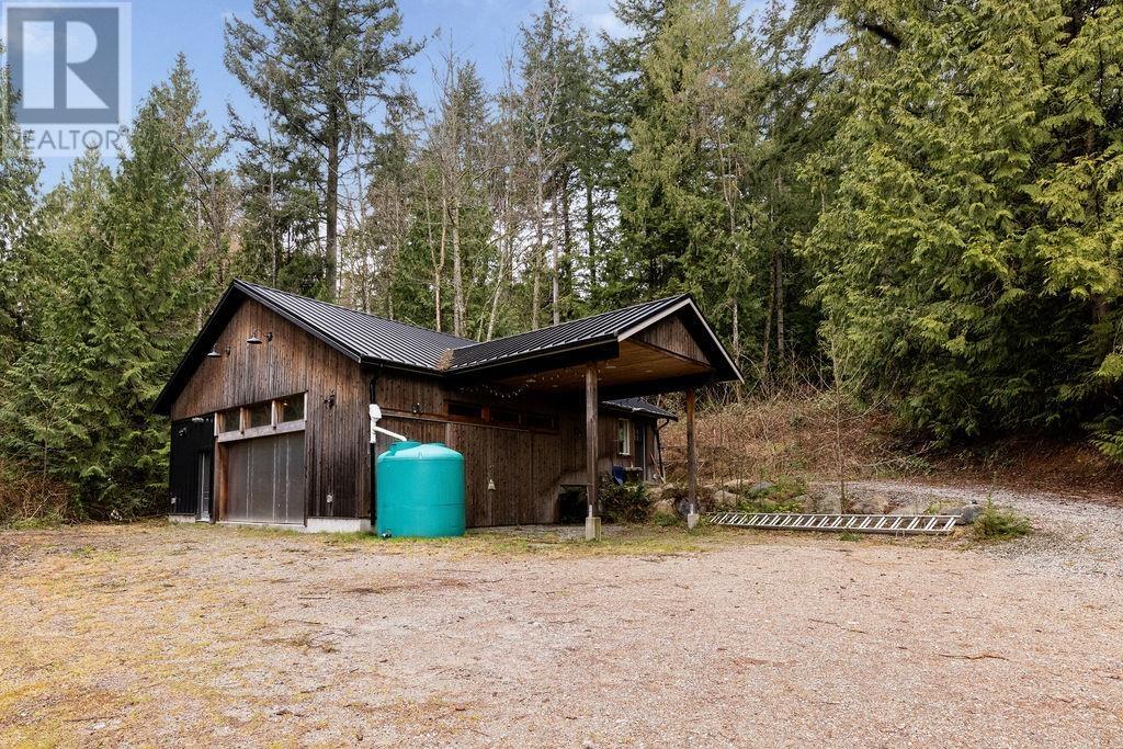 1572 MOUNTAIN ROAD