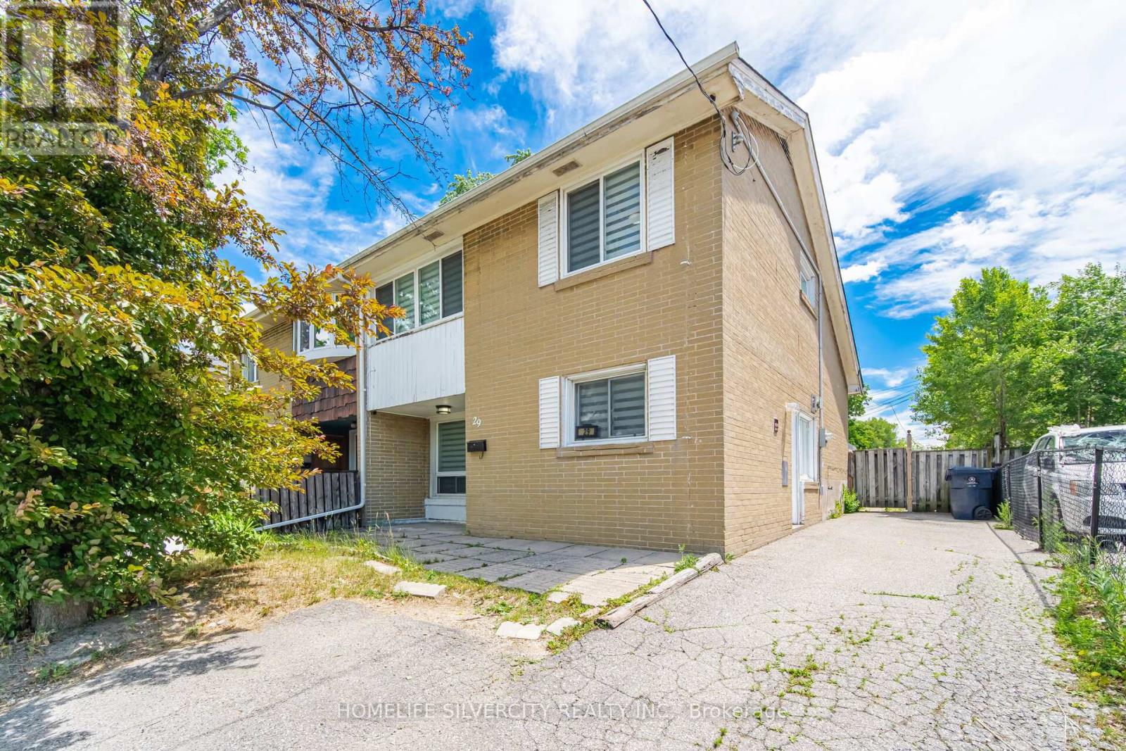 Photo 1 of 42 — 29 BROOKMERE ROAD, Toronto (Rexdale-Kipling), ON M9W2X5