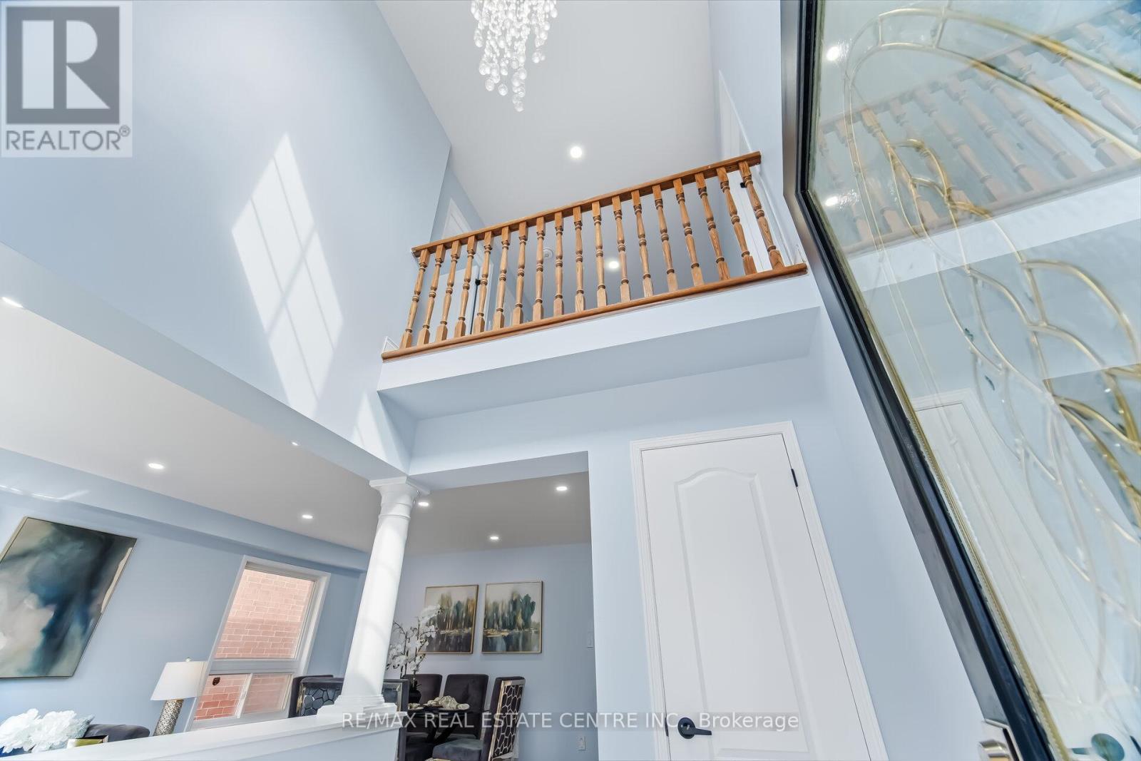 15 HEATHERDALE DRIVE