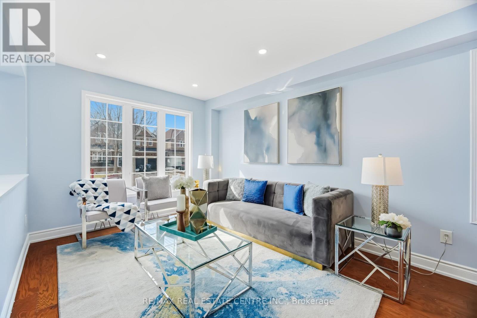 15 HEATHERDALE DRIVE