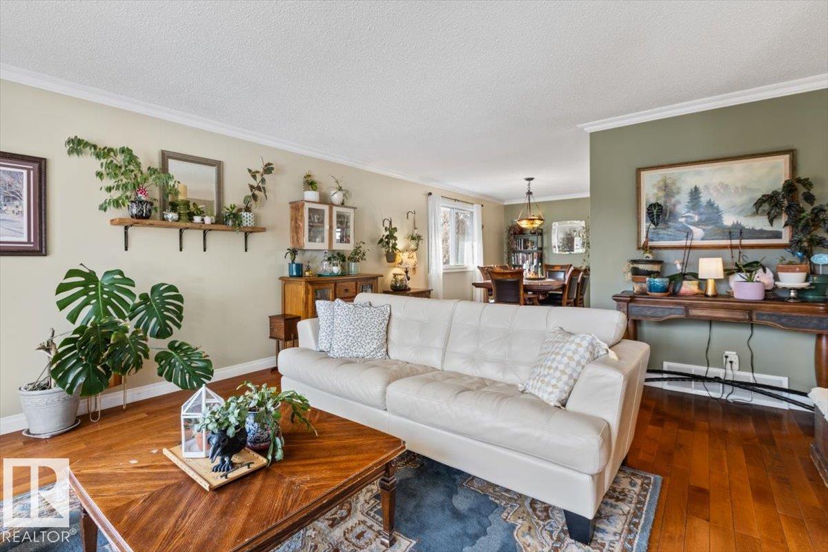 2446 78 ST NW