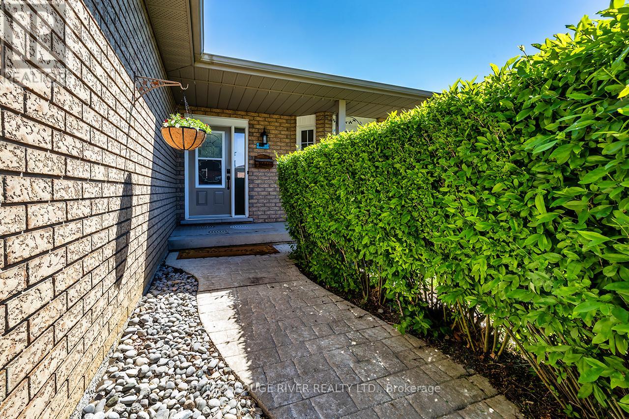 640 PINEWOOD DRIVE