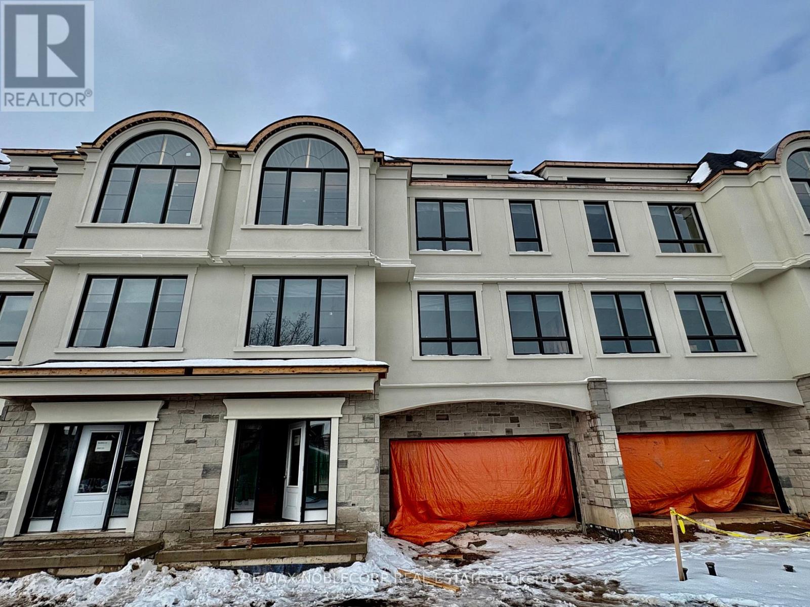 INSPIRATION POINT, TH#7 - 15 LAKE STREET