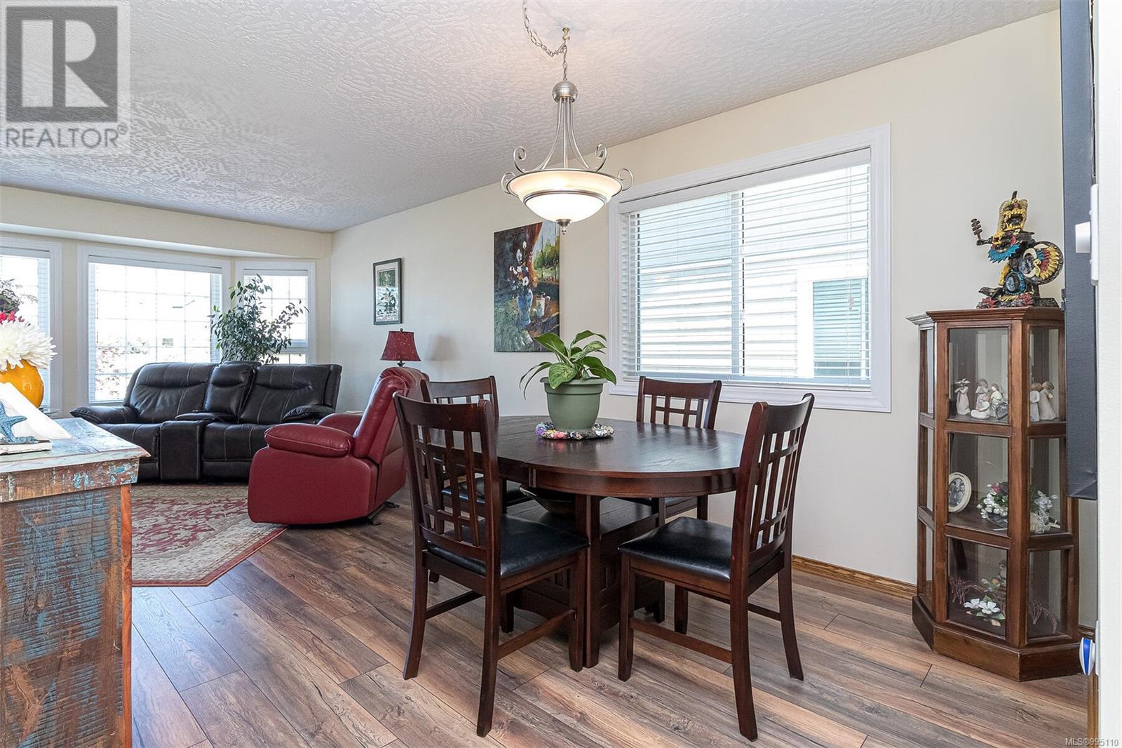 24 815 Dunsmuir Cres
