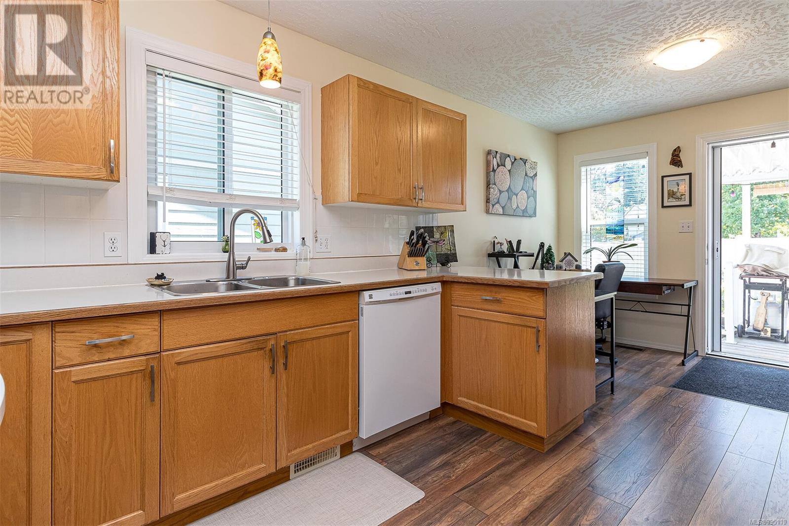 24 815 Dunsmuir Cres