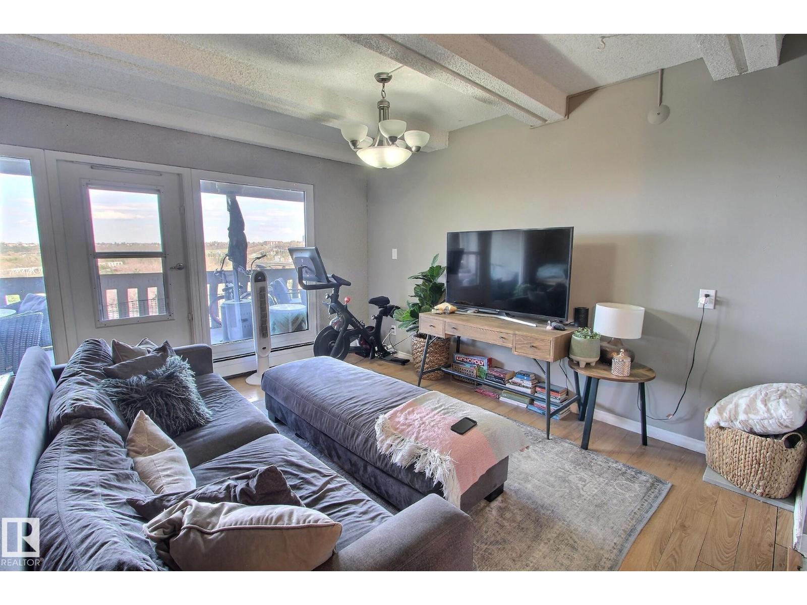 #508 9918 101 ST NW