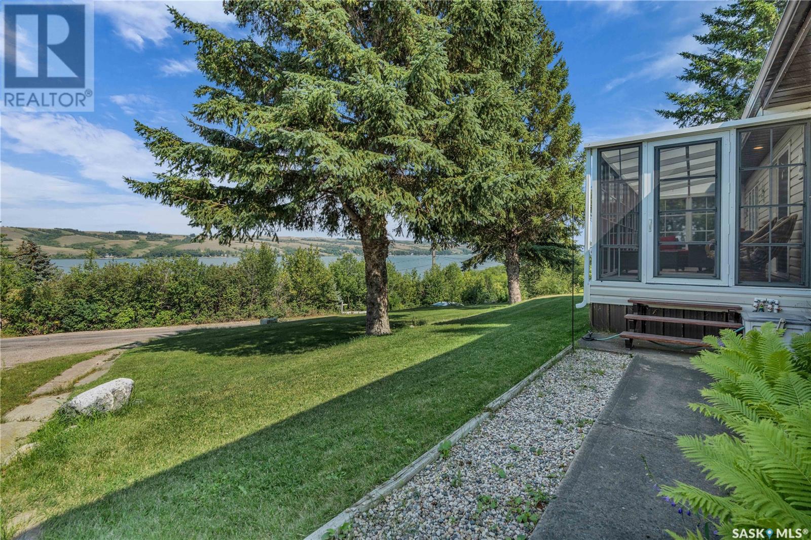 775 Lakeside DRIVE