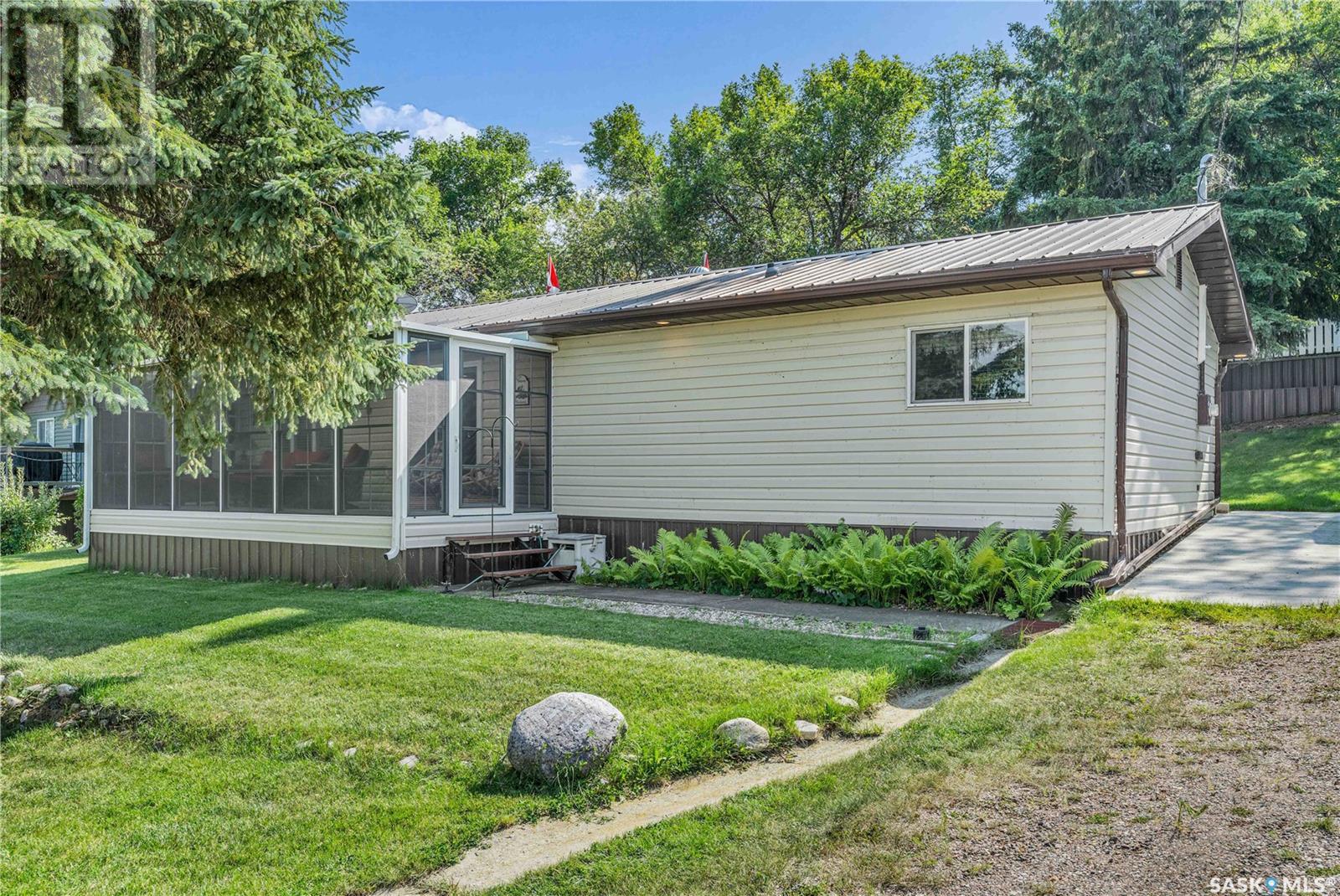 775 Lakeside DRIVE